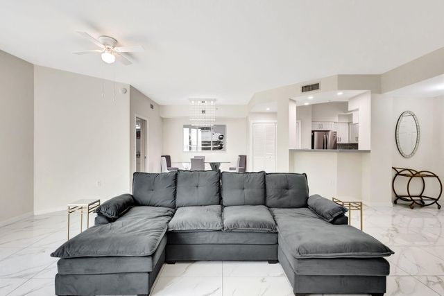 802 W WINDWARD Way 316, Lantana, FL 33462