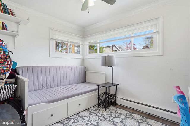 1 LARKSPUR RD, Levittown, PA 19056