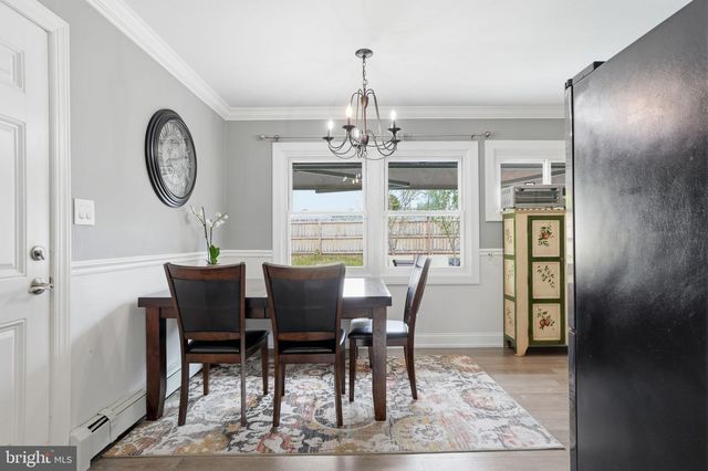 1 LARKSPUR RD, Levittown, PA 19056