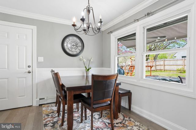 1 LARKSPUR RD, Levittown, PA 19056