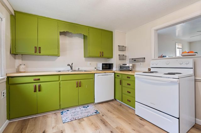 2436 Oakes Avenue, Superior, WI 54880
