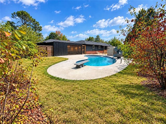 307 Crestview Drive, Bentonville, AR 72712