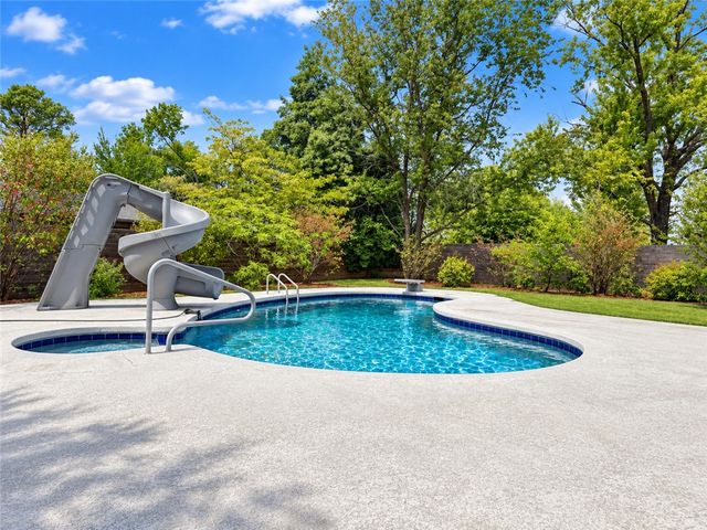 307 Crestview Drive, Bentonville, AR 72712