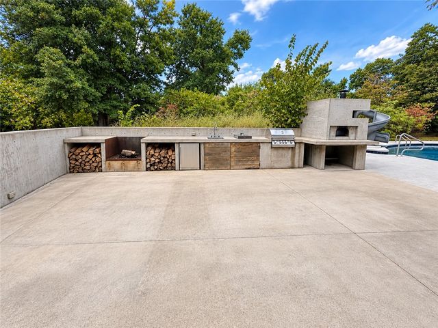 307 Crestview Drive, Bentonville, AR 72712