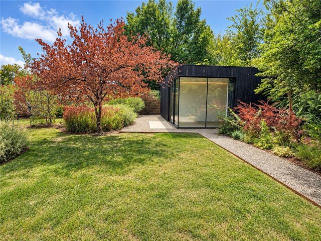307 Crestview Drive, Bentonville, AR 72712