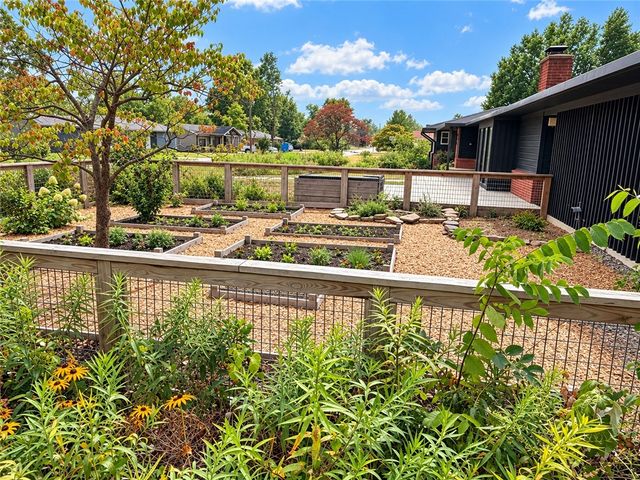 307 Crestview Drive, Bentonville, AR 72712