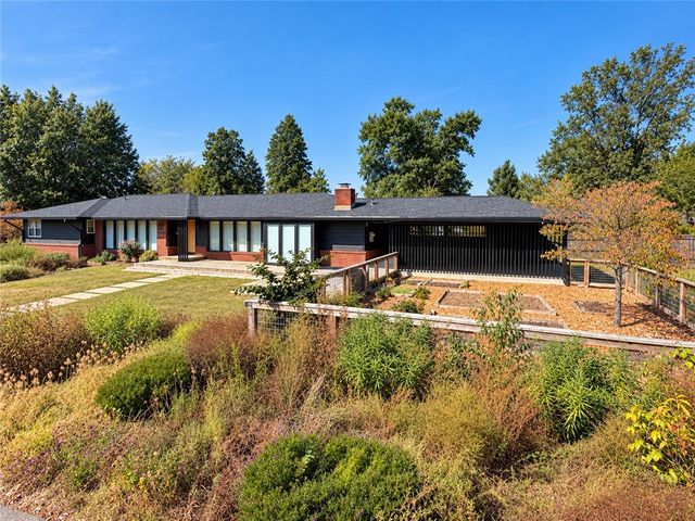 307 Crestview Drive, Bentonville, AR 72712