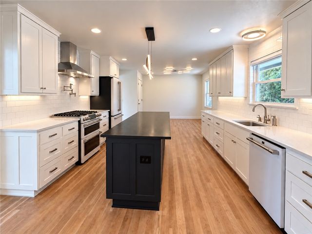 307 Crestview Drive, Bentonville, AR 72712