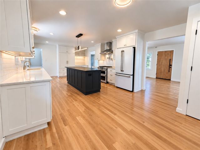 307 Crestview Drive, Bentonville, AR 72712