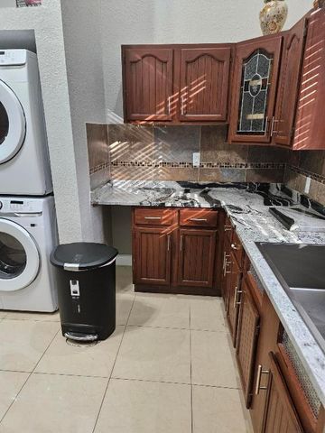 11334 81st Court N Guest Cottage, Palm Beach Gardens, FL 33412