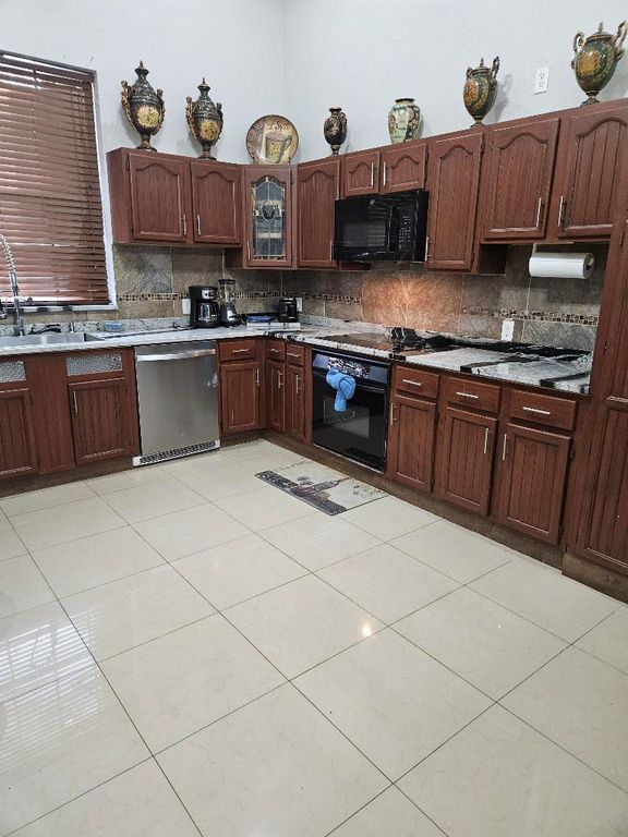 11334 81st Court N Guest Cottage, Palm Beach Gardens, FL 33412