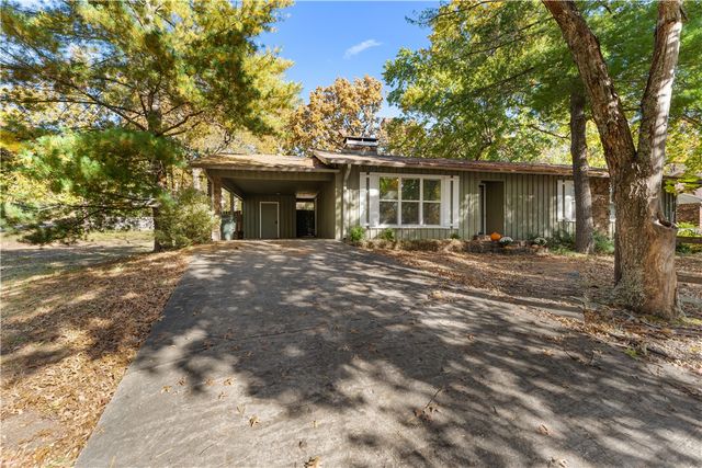 1316 Cardinal Drive, Fayetteville, AR 72703