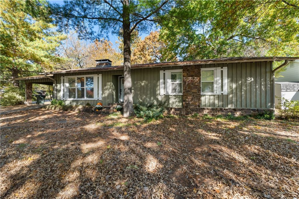 1316 Cardinal Drive, Fayetteville, AR 72703