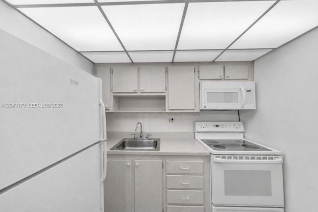 250 174th St 810, Sunny Isles Beach, FL 33160