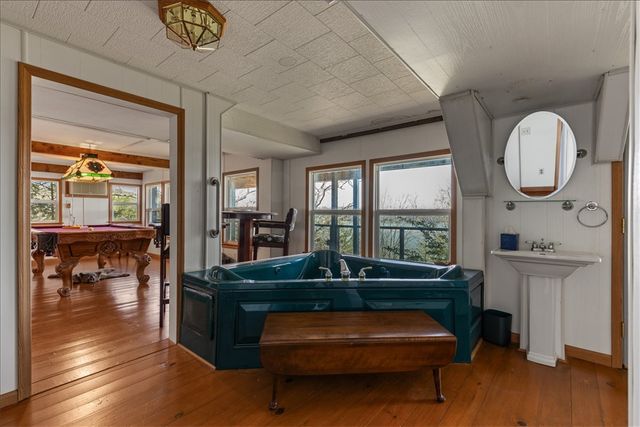 9826 Old Campbell Road, Rogers, AR 72758