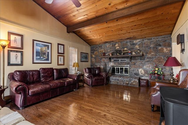 9826 Old Campbell Road, Rogers, AR 72758