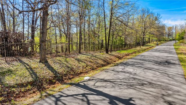 9826 Old Campbell Road, Rogers, AR 72758