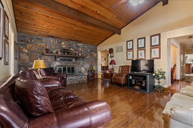 9826 Old Campbell Road, Rogers, AR 72758