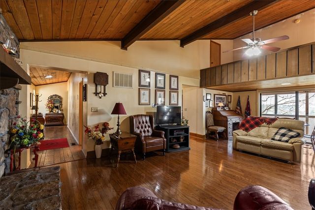 9826 Old Campbell Road, Rogers, AR 72758