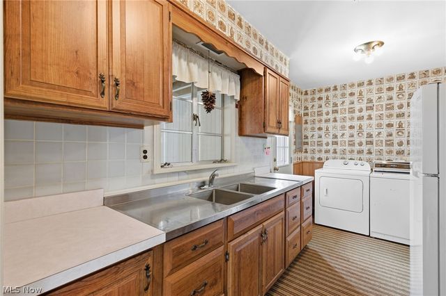 455 Vineland Road, Bay Village, OH 44140