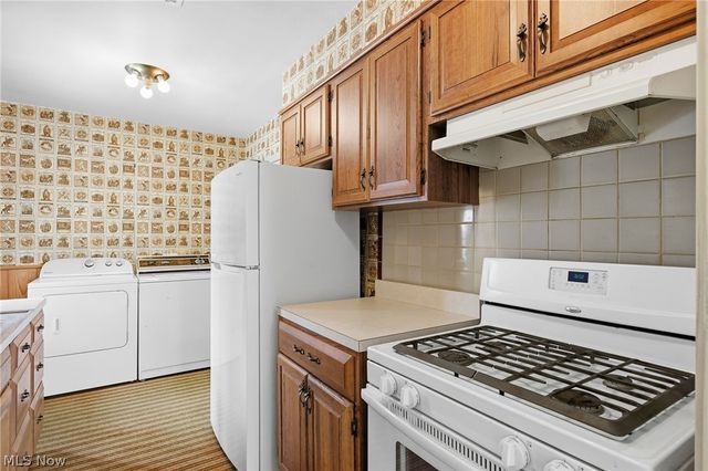 455 Vineland Road, Bay Village, OH 44140