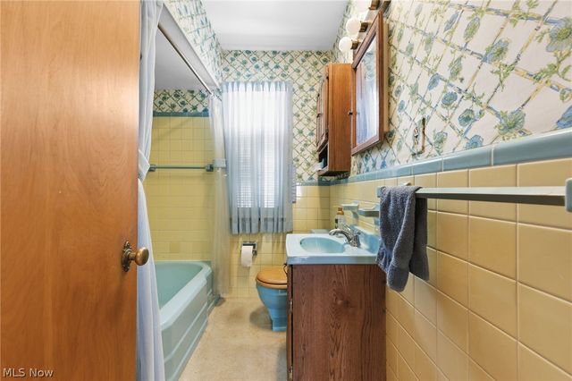 455 Vineland Road, Bay Village, OH 44140