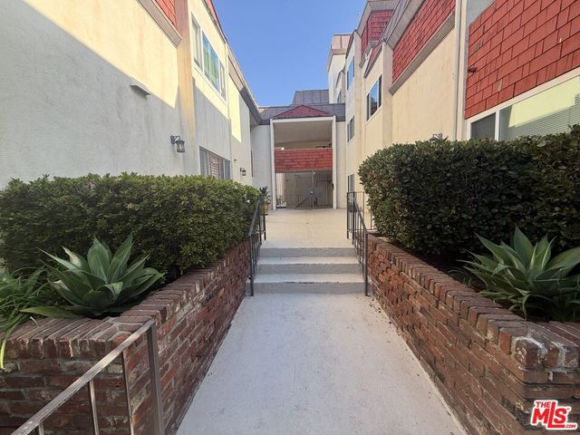 5651 Sumner Way 310, Culver City, CA 90230