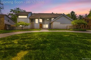 4057 Fox Lake Drive, West Bloomfield Charter Township, MI 48302