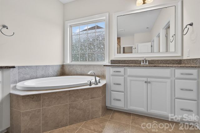 8224 Cornhill Avenue, Charlotte, NC 28277