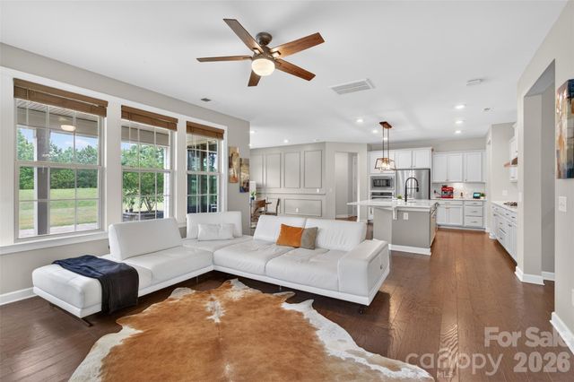 8224 Cornhill Avenue, Charlotte, NC 28277