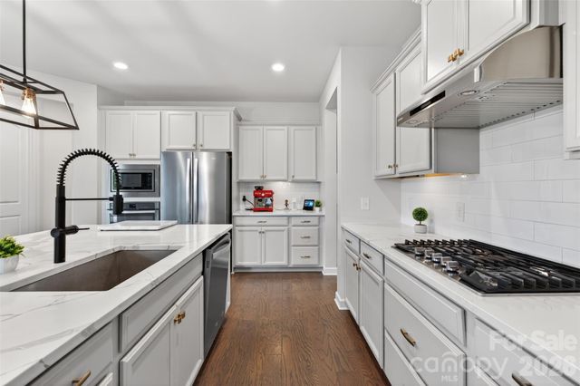 8224 Cornhill Avenue, Charlotte, NC 28277