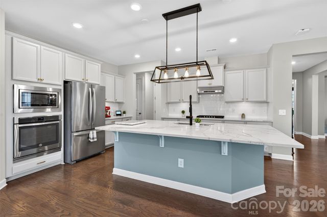 8224 Cornhill Avenue, Charlotte, NC 28277