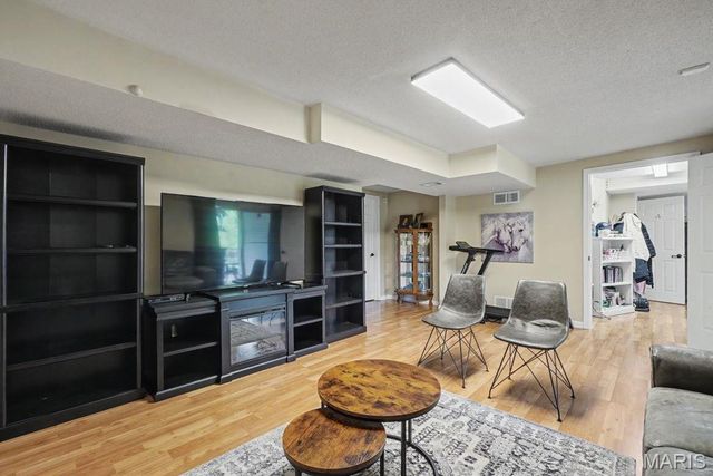 6 Cherrywood Court, St Peters, MO 63376