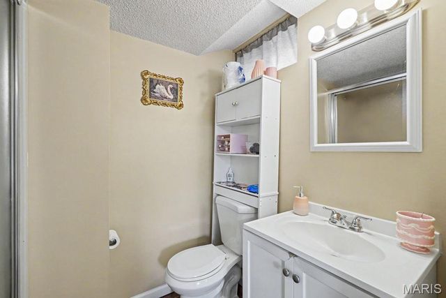 6 Cherrywood Court, St Peters, MO 63376
