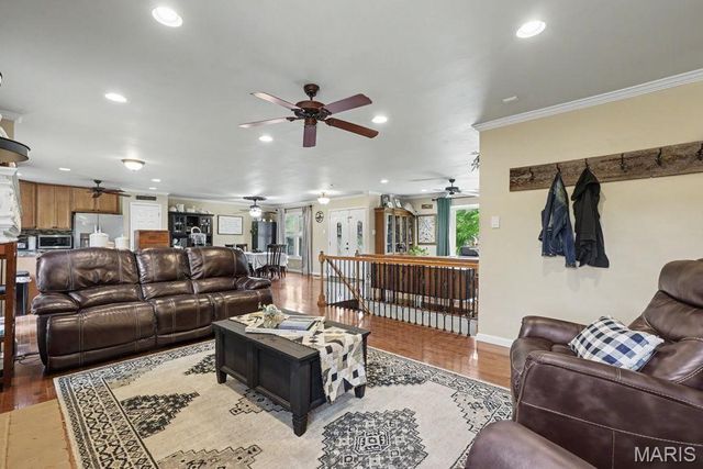 6 Cherrywood Court, St Peters, MO 63376