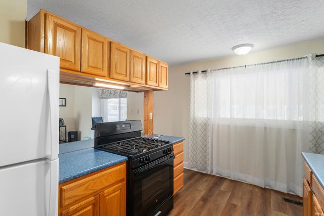 617 W 15th Street, Muncie, IN 47302