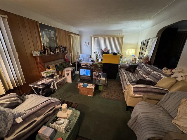 9922 Yorkshire Road, Detroit, MI 48224