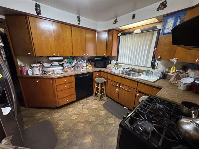 9922 Yorkshire Road, Detroit, MI 48224