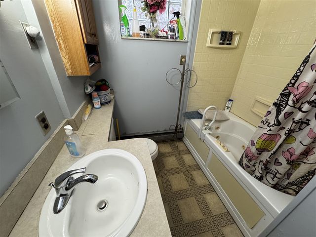 9922 Yorkshire Road, Detroit, MI 48224