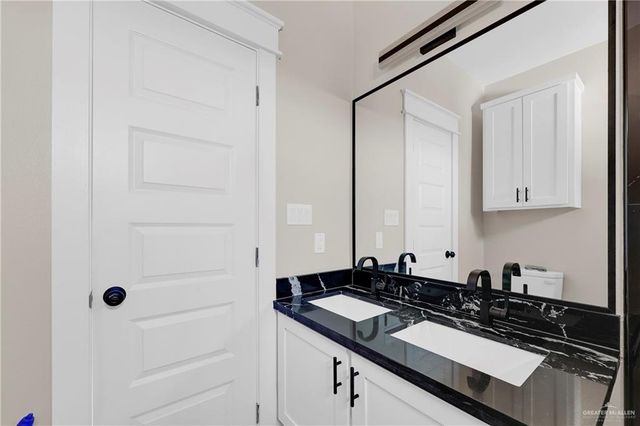 2209 N Gaytan Avenue, Edinburg, TX 78542