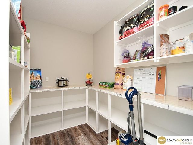 8215 N 166th Street, Bennington, NE 68007
