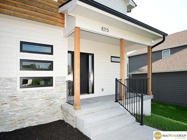 8215 N 166th Street, Bennington, NE 68007
