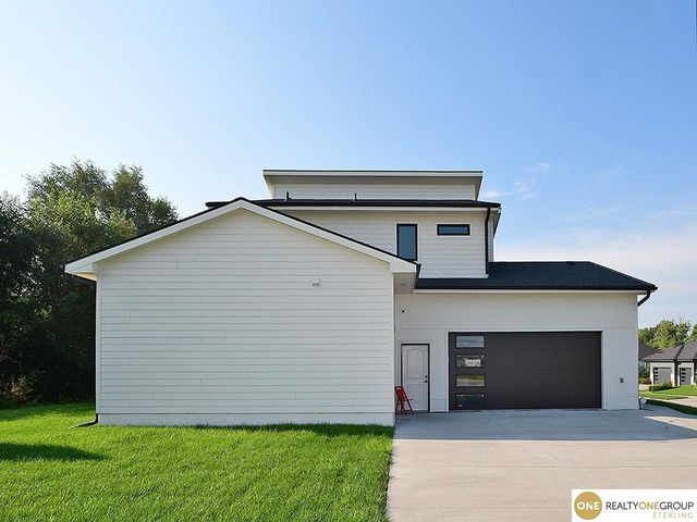 8215 N 166th Street, Bennington, NE 68007
