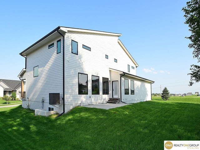 8215 N 166th Street, Bennington, NE 68007