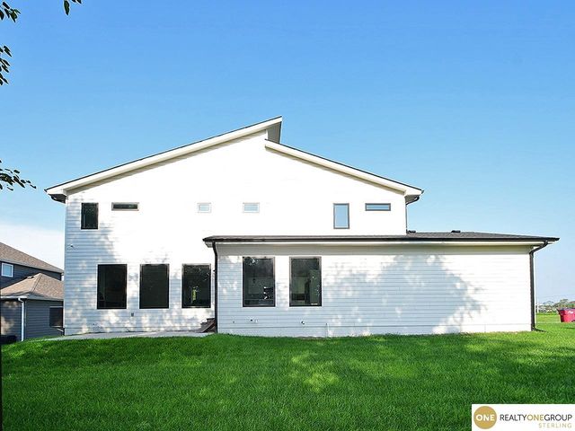 8215 N 166th Street, Bennington, NE 68007