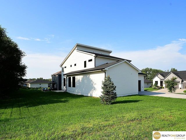8215 N 166th Street, Bennington, NE 68007