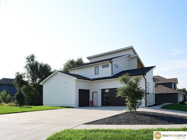 8215 N 166th Street, Bennington, NE 68007