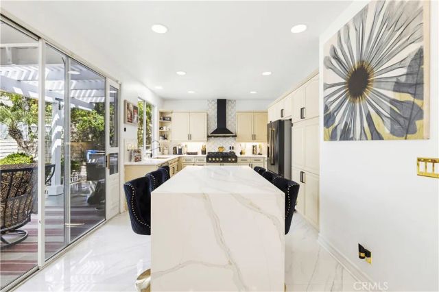 23233 Sageview Court, Valencia, CA 91354