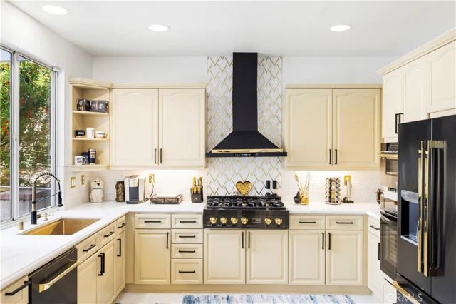 23233 Sageview Court, Valencia, CA 91354