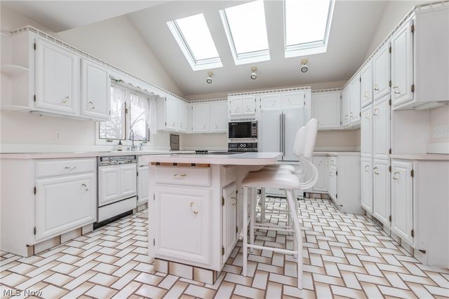 25235 Penshurst Drive, Beachwood, OH 44122